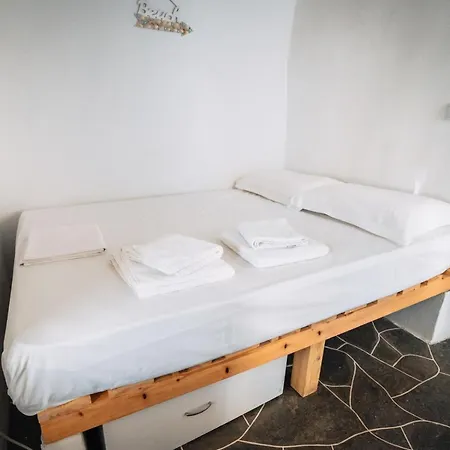 Avra Guestroom